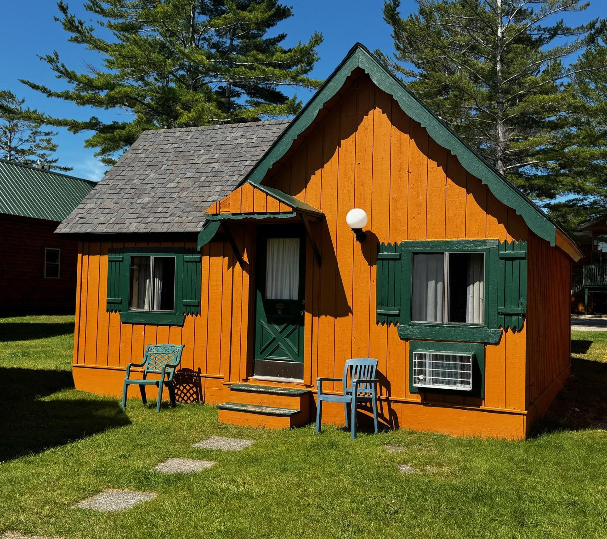 Cabins Of Mackinac & Lodge แมคคินอซิตี้ ภายนอก รูปภาพ