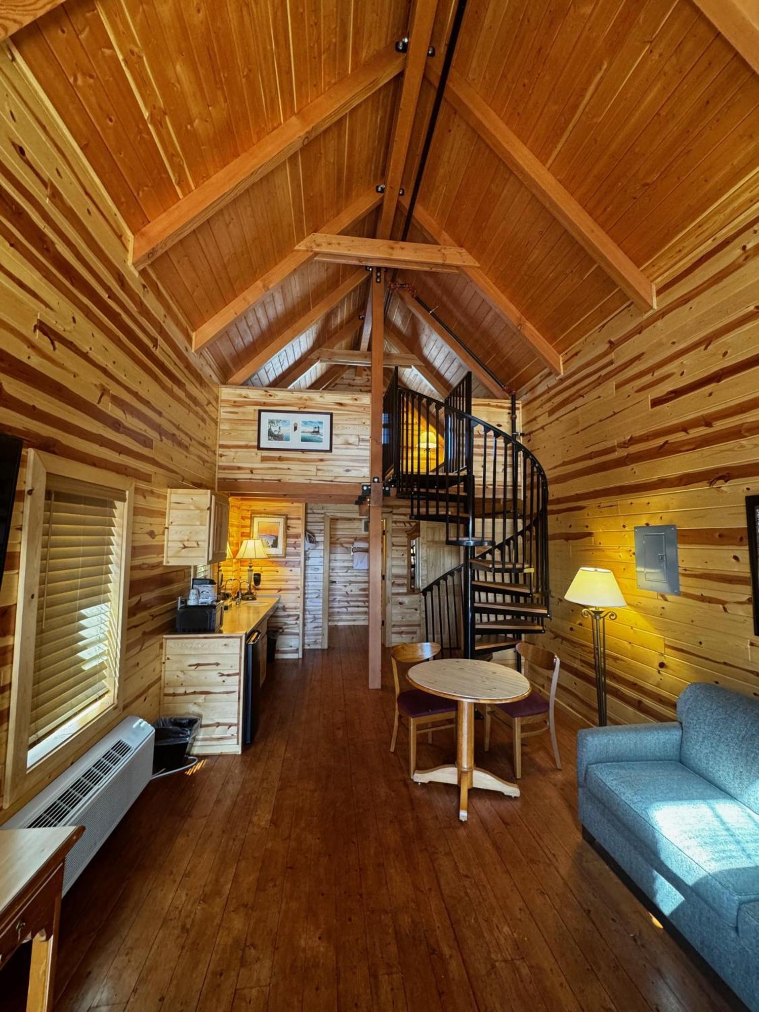 Cabins Of Mackinac & Lodge แมคคินอซิตี้ ภายนอก รูปภาพ