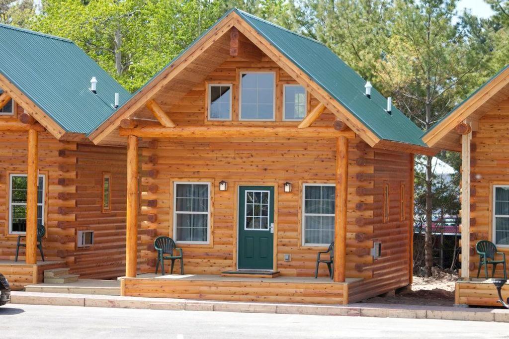 Cabins Of Mackinac & Lodge แมคคินอซิตี้ ห้อง รูปภาพ